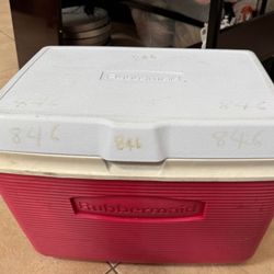 Rubbermaid 48 Quart Ice Chest Cooler
