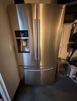 Samsung stainless steel French door refrigerator ( can deliver )
