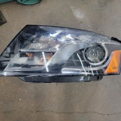 2012 Audi Q5 Left Headlight With Ballast 