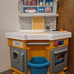 Little Tikes Play Kitchen
