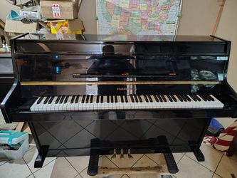 Baldwin studio piano