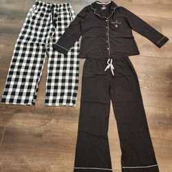 Victoria Secret Sleepware, Pajamas size M with one extra Pajama pants, goid condition 