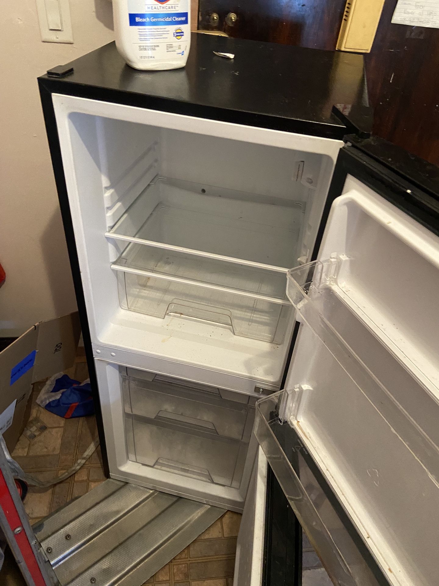 Insignia™ - 4.9 Cu. Ft. Mini Fridge with Bottom Freezer and ENERGY STAR Certification - Stainless St