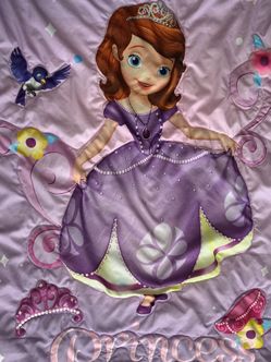 Adorable!! "Sofia the First" Toddler bedding set and accessories!!