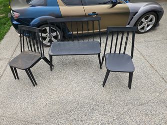 Outdoor Metal Chairs 4 Regular And 2 Longer