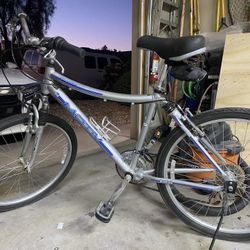 Full suspension mountain bike