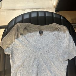 Light Grey Ribbed V-Neck Crop Top – SHEIN (Size S)