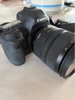 Canon EOS 5D Mark III with Sigma 24-70mm 1:2.8 DG Art Lens - Shutter Count 37,126
