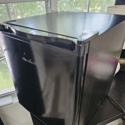 Hisense Mini Fridge