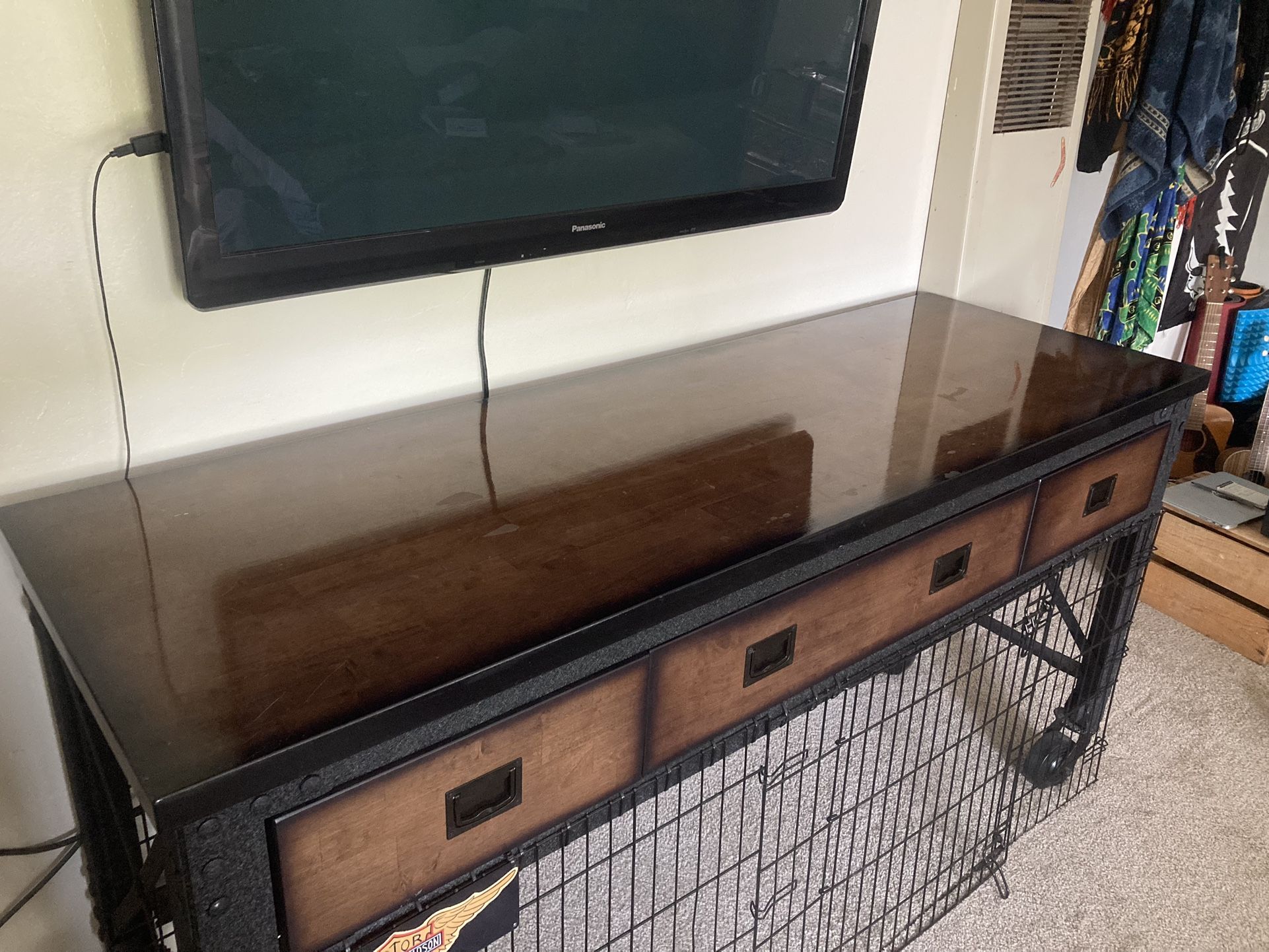HEAVY DUTY WOOD AND METAL DESK/TV STAND 