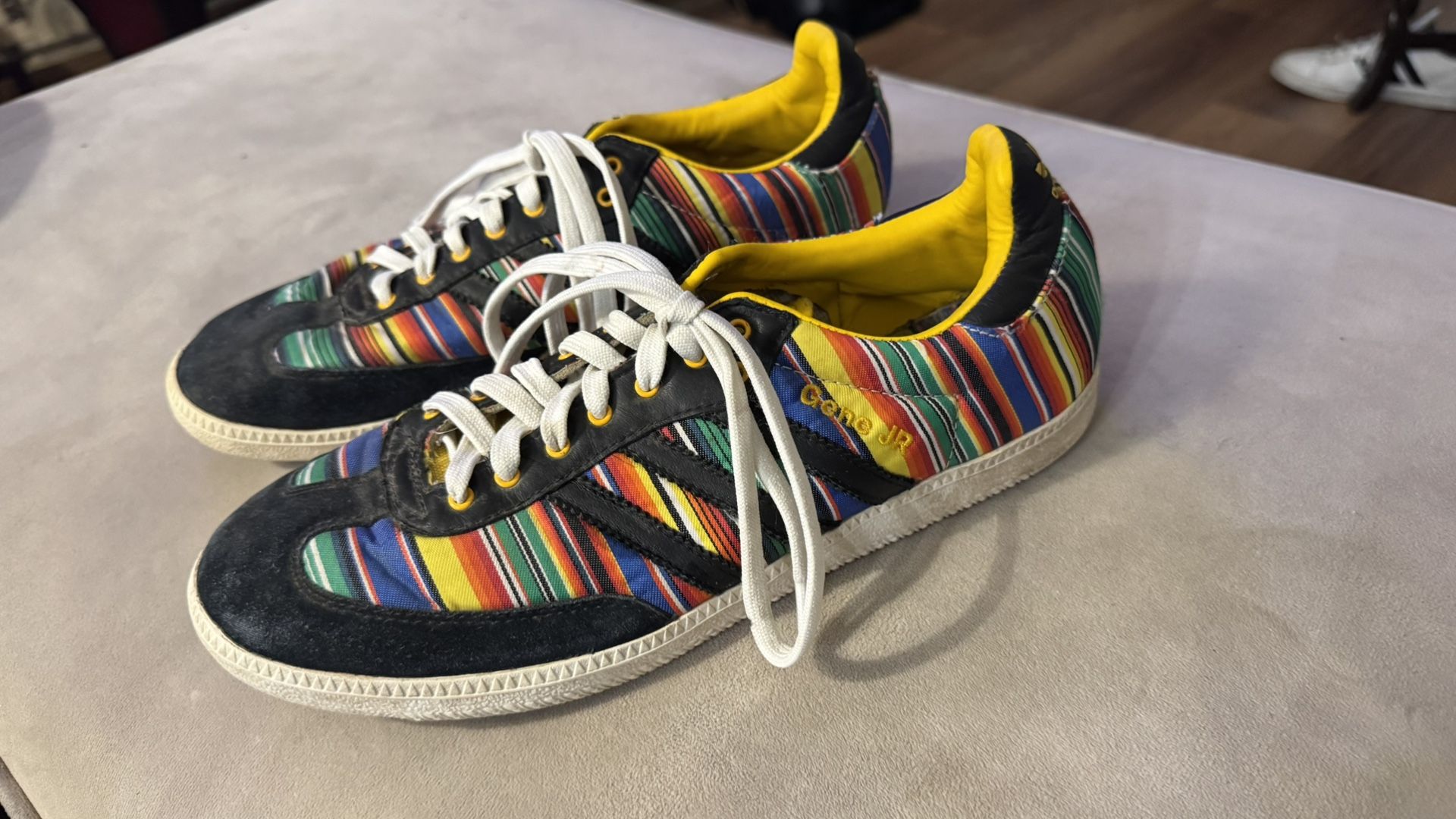 ADIDAS men’s size 9 1/2