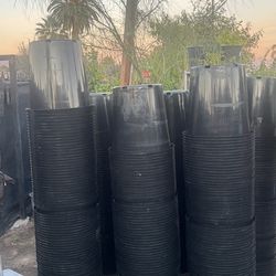 Botes de plástico $4 ..15 gal