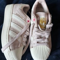 Adidas Super Gender Neutral Women’s 9/ Men’s 7
