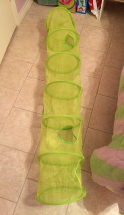 Expandable mesh toy hanger