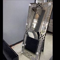 New Mirror Stand 