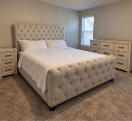 King Bedroom Set – Bed, Nightstand & Dresser