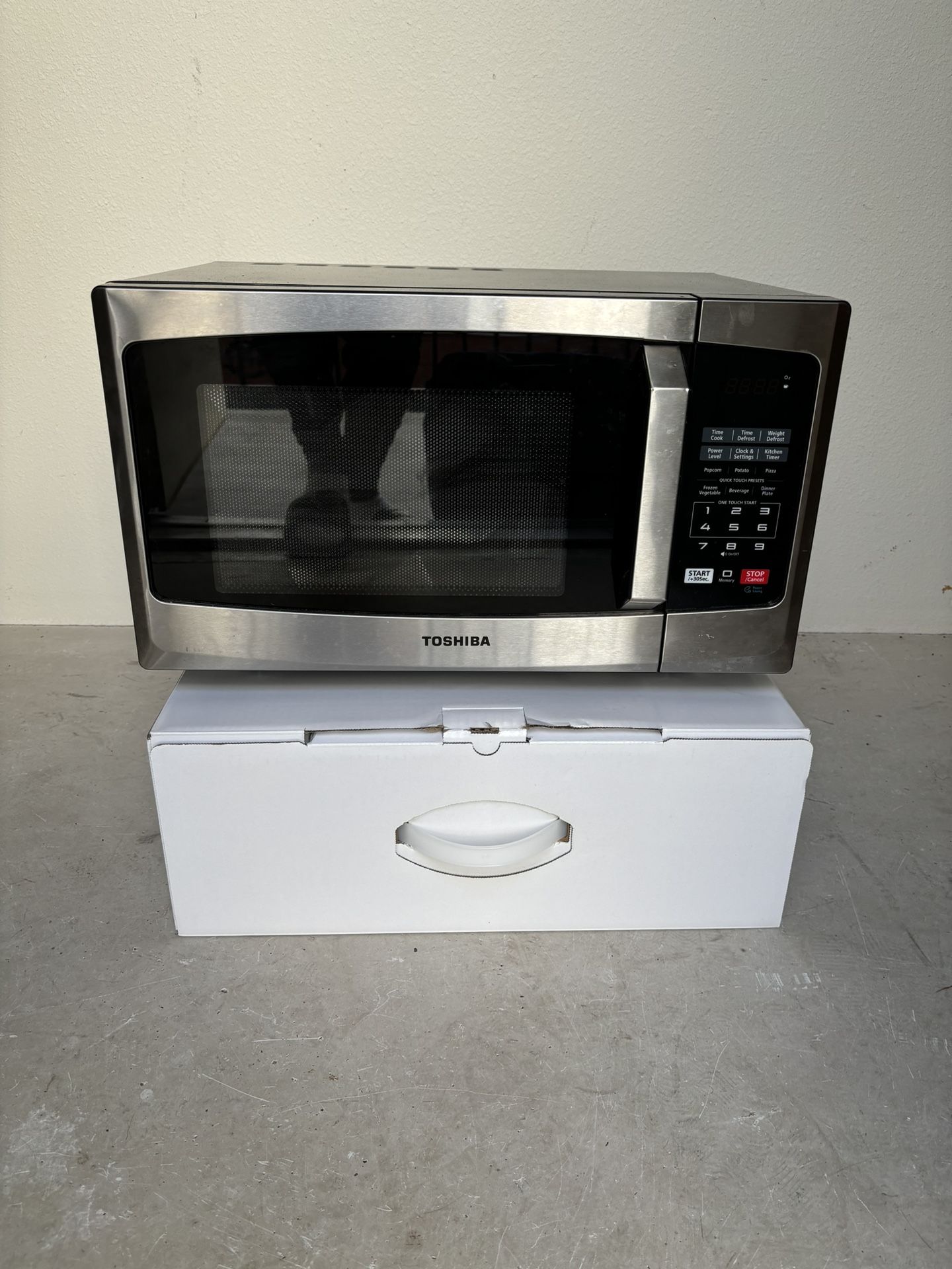 Toshiba Countertop Microwave