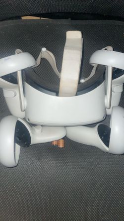 oculus 2 with 4 controllers 