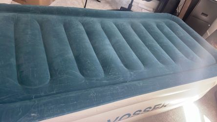 Vosser Twin Size Air Mattress $105 value!