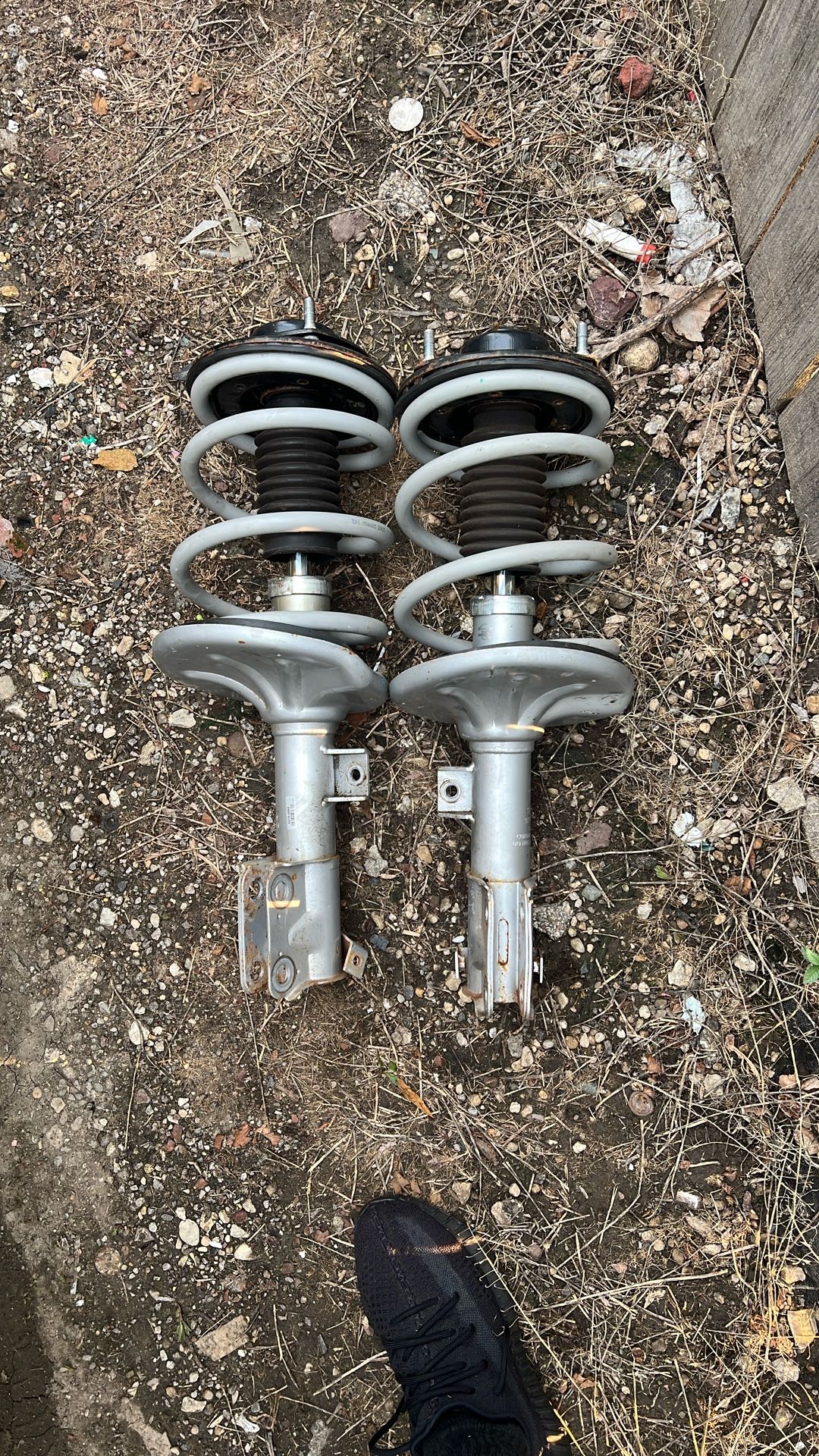 Front Shock Absorbers For Mitsubishi Galant