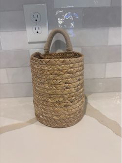 Small Hanging Basket with One Handle, Water Hyacinth, 10” Height