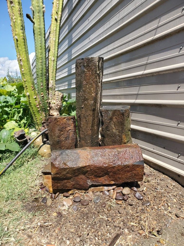 Rock Fountain. 4 Very Heavy Upright Stones