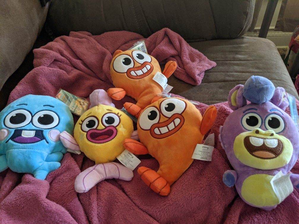 8 inch plushies sings baby shark NEW