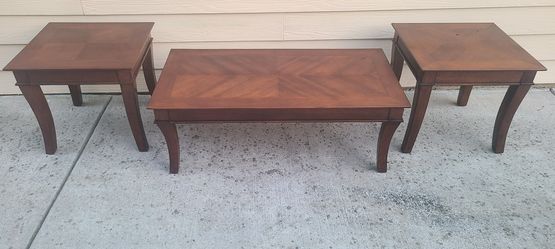 Coffee tables set