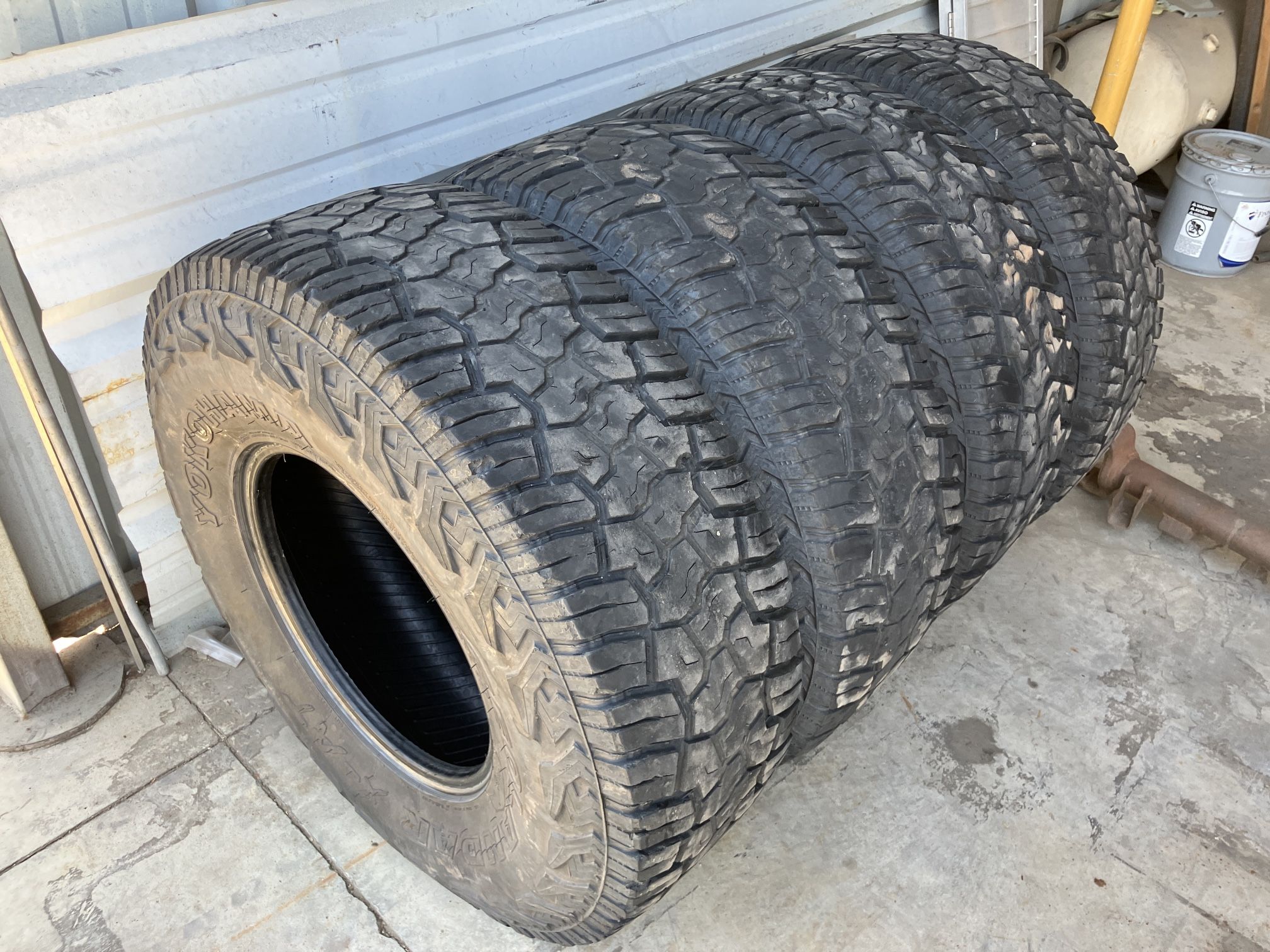 37x12.50R17 Geolander A/tx