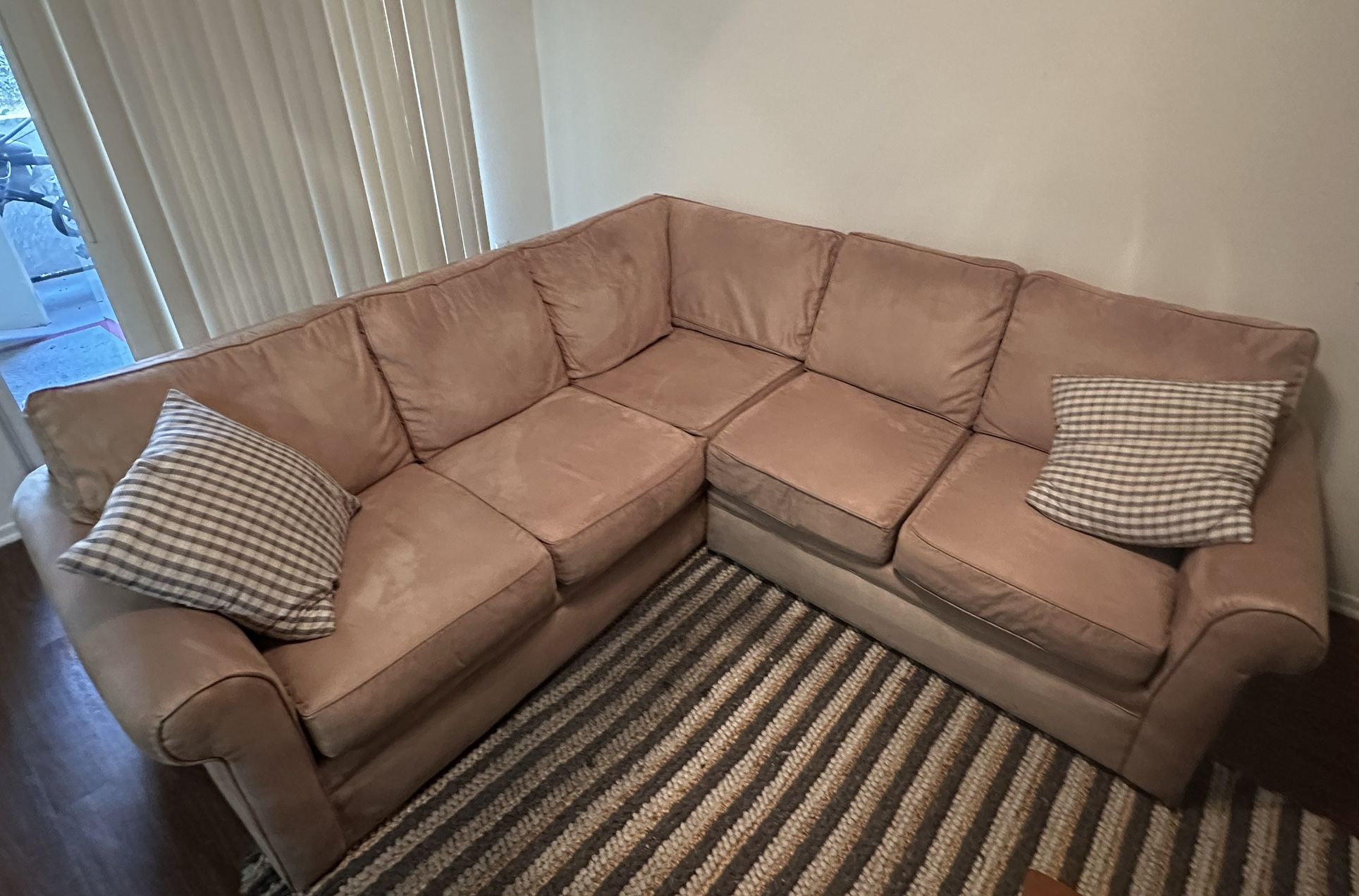Rowe Furniture Brentwood Section Couch