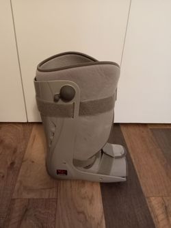 Bregg Genesis walking boot size L
