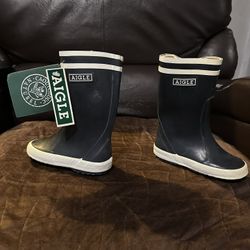 Boots Boys Size 24 