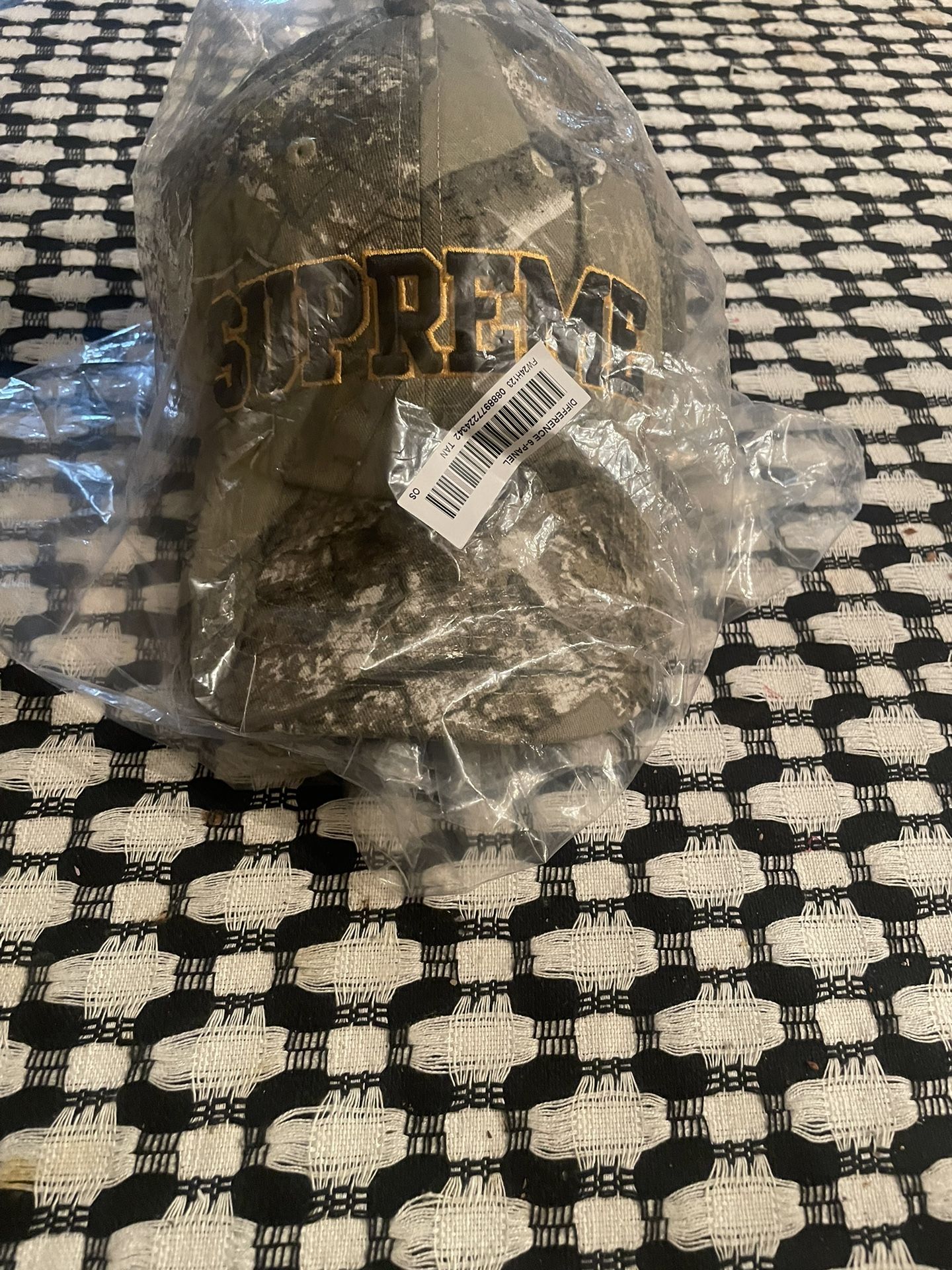 Supreme camo hat