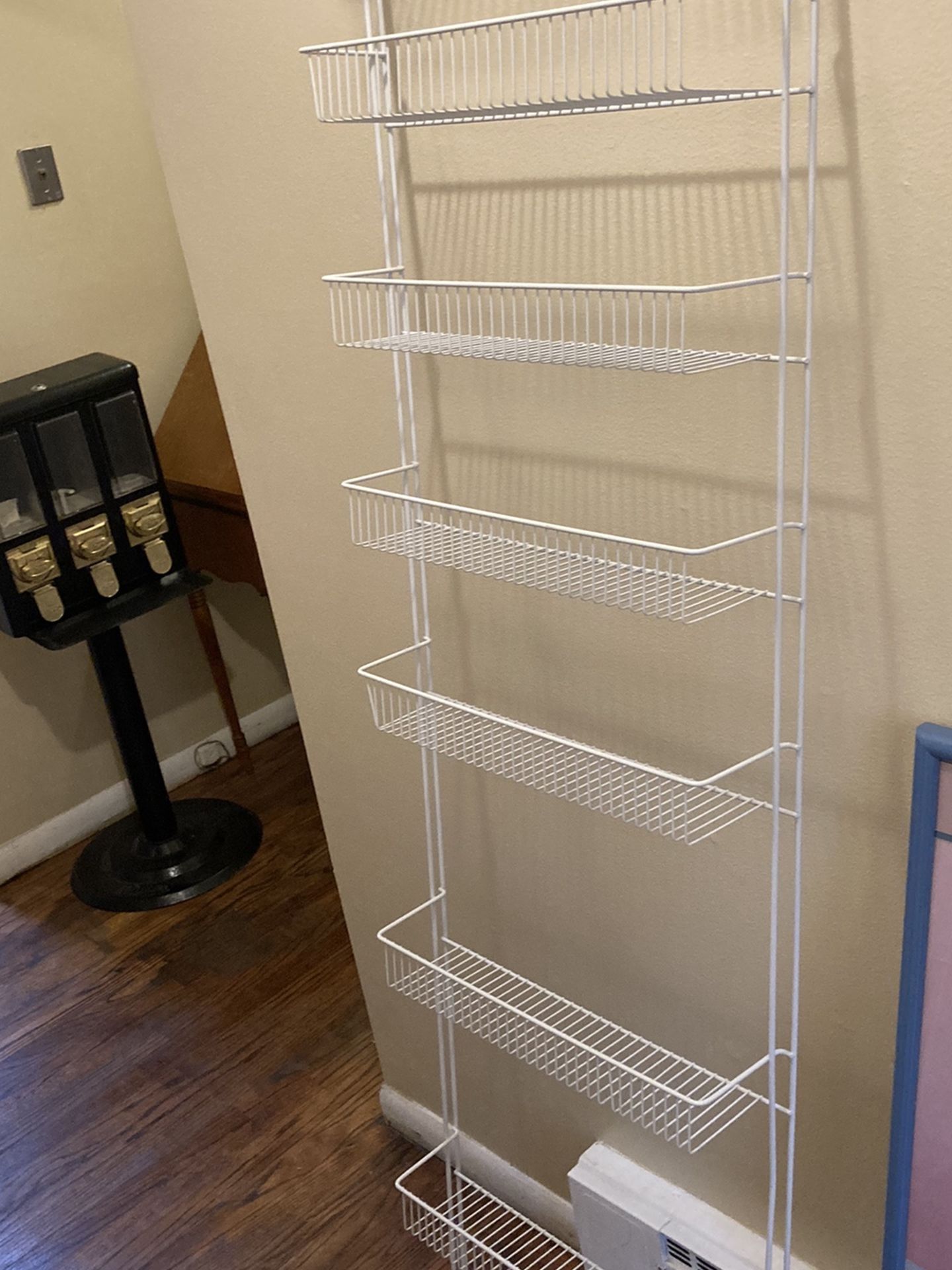 Nice storage rack 