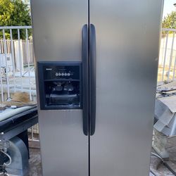 36” Stainless Steel Side By Side Refrigerator (Ice Maker Dosen’t Work )
