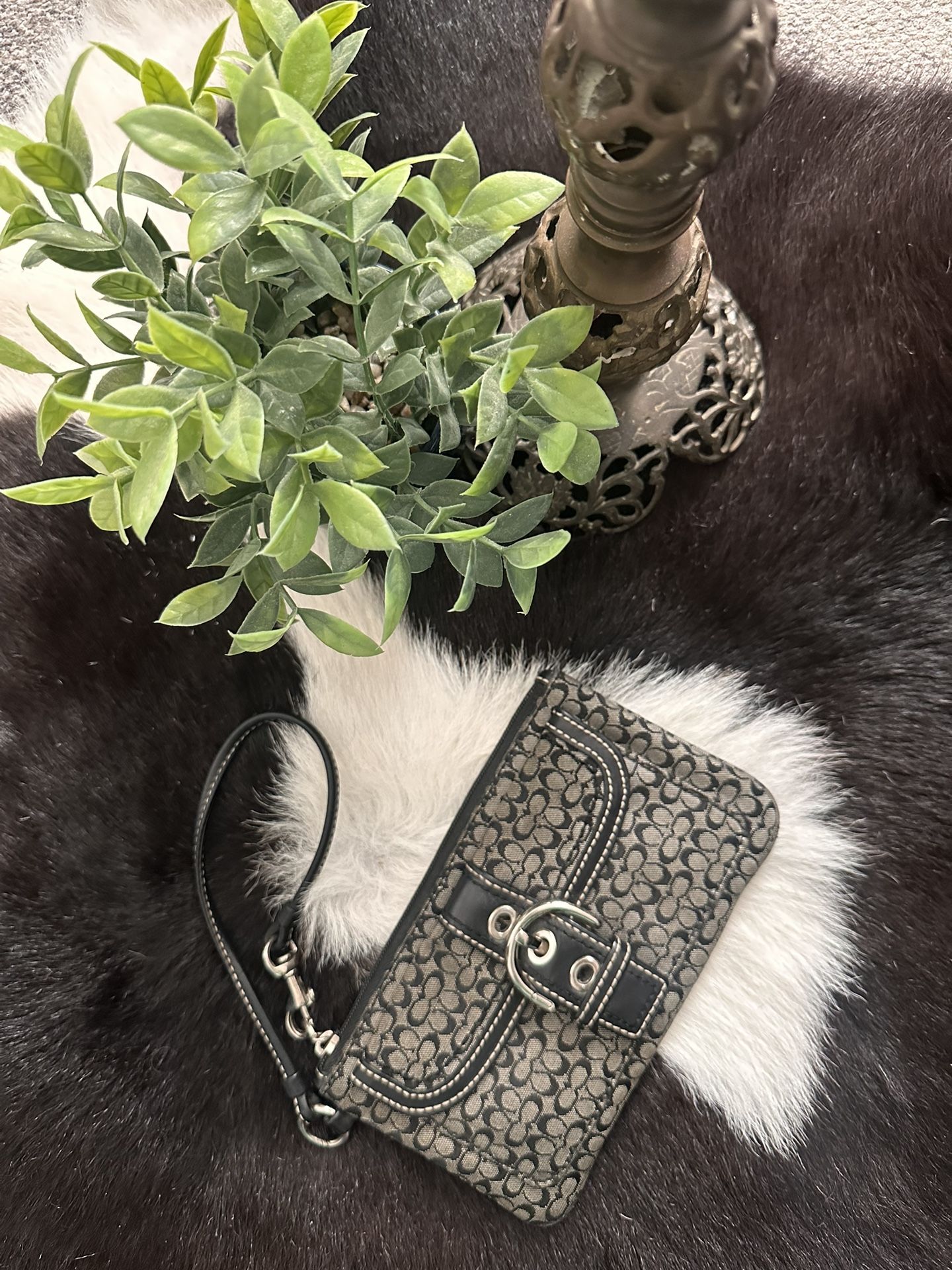 Y2K ✨Coach buckle wristlet