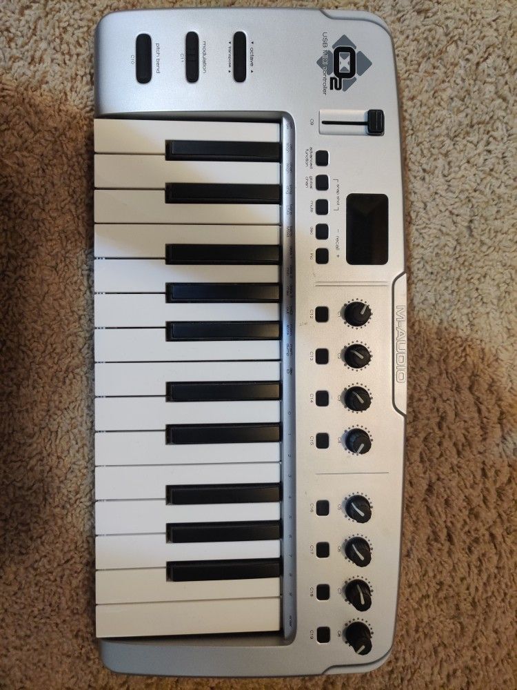 M audio Legendary O2  Usb Midi Controller Keyboard 