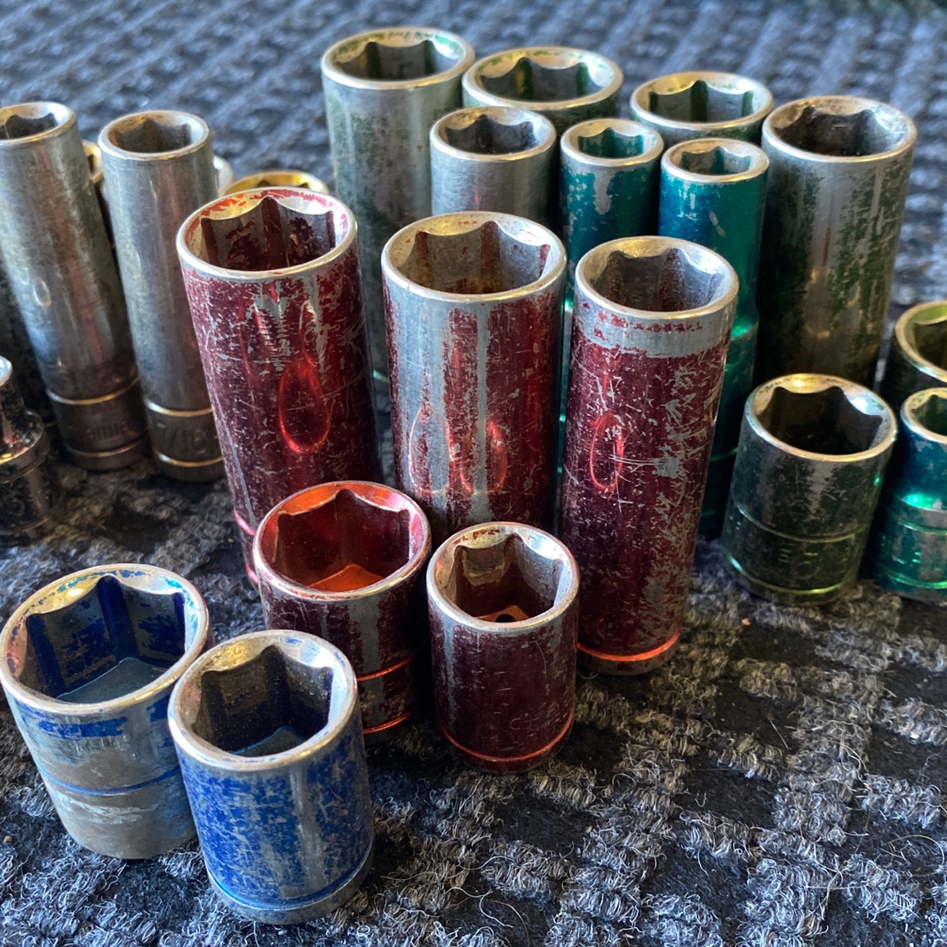 sockets / tool set 37 sockets in good condition 30 for Sale in San