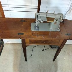 Vintage Singer Sewing Machine With Table And Stool Pick Up By 4/29