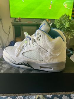 Jordan’s 5 “stealth” Size 10.5