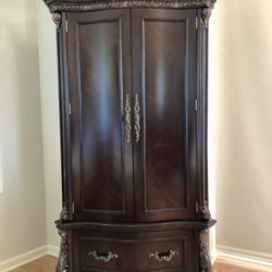Armoire/Convertible Cabinet 