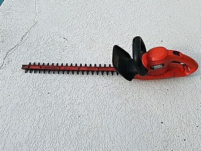 Black & Decker 22 inch hedge trimmer