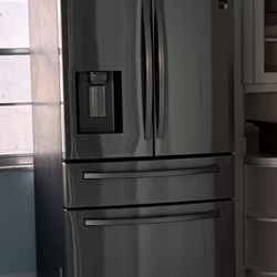 Samsung refrigerator RF28R7201SR
