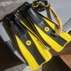 Aqua Lung US Divers  Scuba fins , mask and snorkel 