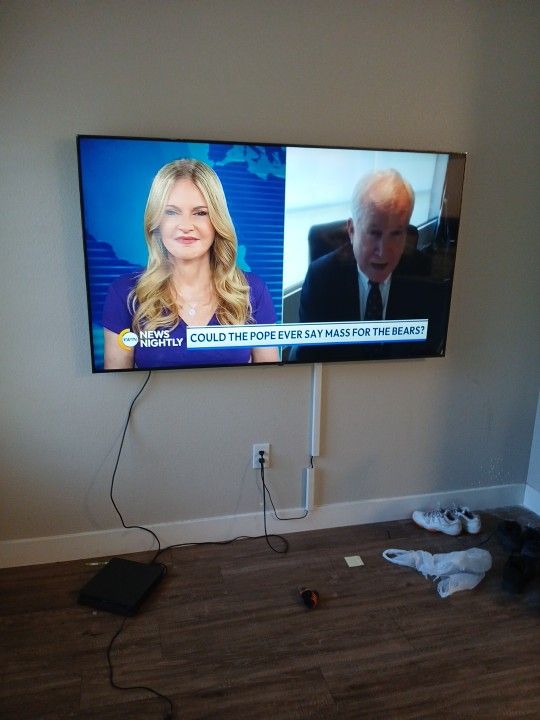 LG TV 75 inches. In very condition.