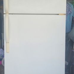 Refrigerator Brand FRIGIDAIRE  20 Cu Ft. $200 OBO