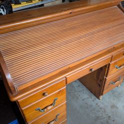 Free All Wood Roll-top Desk