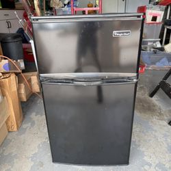 Magic Chief Small Fridge/freezer