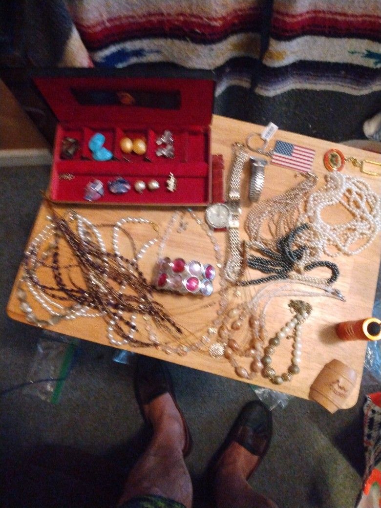 A Good Bit Of Nice Jewelry As A Whole For One Price