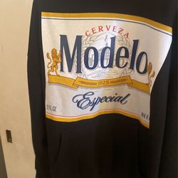 Modelo Hoodie 2xl Fits Like A Xl